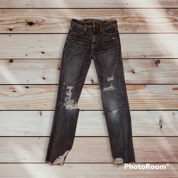 American Eagle Outfitters Denim - 🟢/$3 AEO destressed jeans
